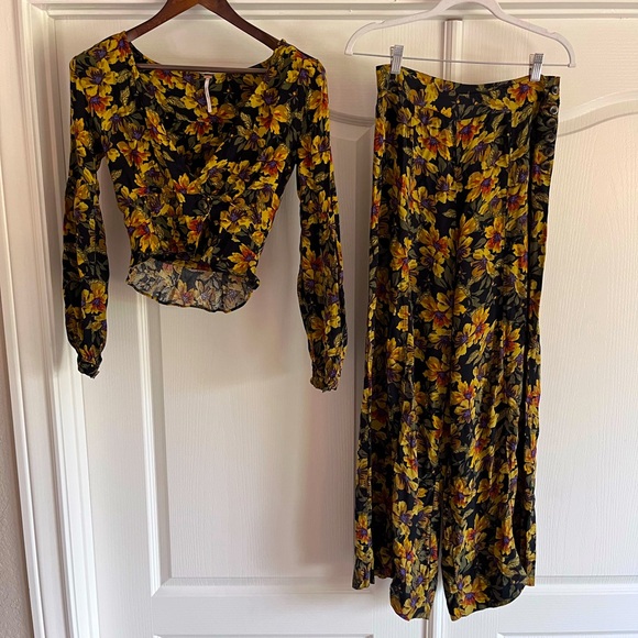 Free People Set (2) - Picture 4 of 12